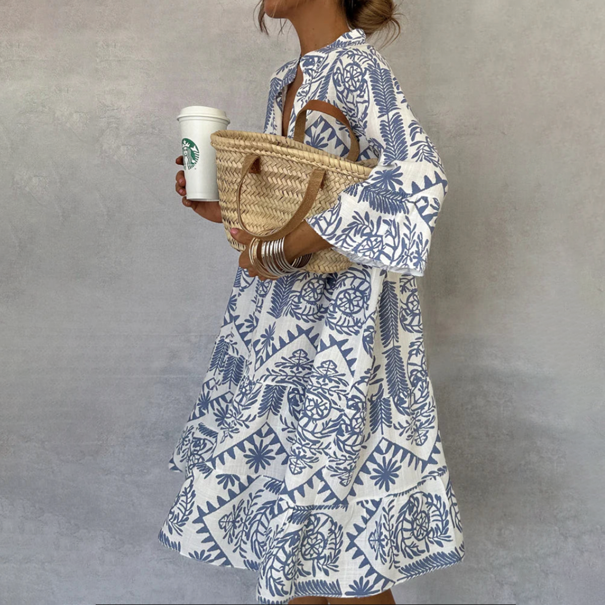 Blaues V-Ausschnitt-Minikleid mit 3/4-Ärmeln